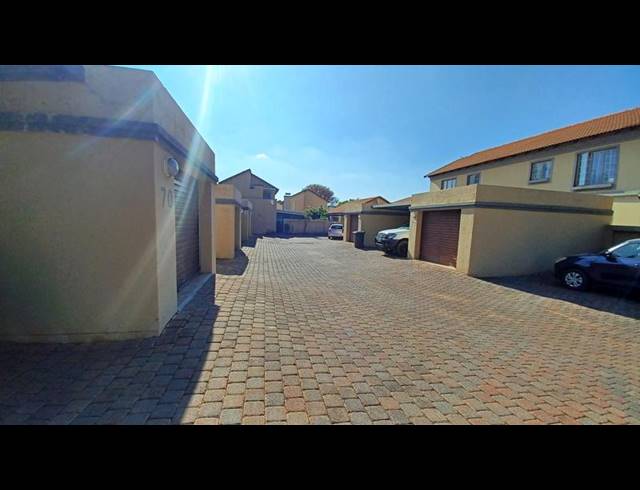 2 BEDROOM TOWNHOUSE FOR SALE IN ANNLIN